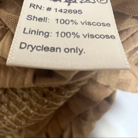 MLV Gold Scoop Neck Sequin Sleeveless Blouse Top NWT - Picture 4 of 4